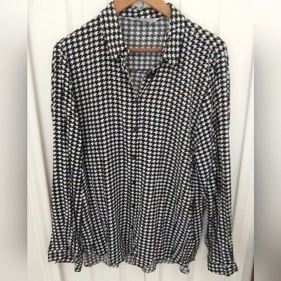 Houndstooth Button down Top - Picture 4 of 9